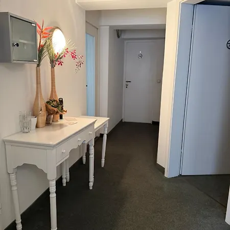 Am Burgtor 3*
